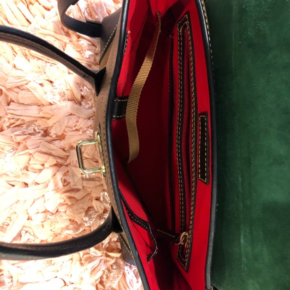 Beautiful Dooney & Bourke bag. - Picture 6 of 6